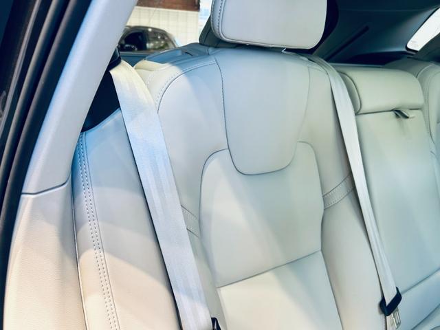 ＸＣ６０ アルティメット　Ｂ５　ＡＷＤ　パノラマＳＲ　ＨＵＤ　ＡＣＣ　ＨａｒｍａｎＫａｒｄｏｎ　純正ナビ　３６０°ｃａｒｐｌａｙ　純１９インチＡＷ　ＬＥＤ　電動リアゲート　ワイヤレス充電　革シート　メモリパワーシート　エアシートヒーター（38枚目）