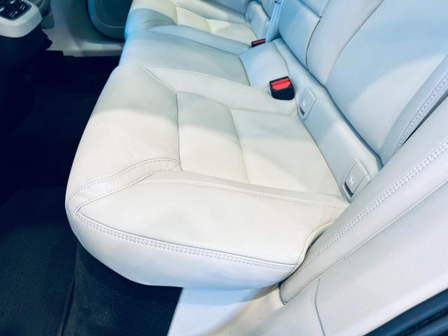 ＸＣ６０ アルティメット　Ｂ５　ＡＷＤ　パノラマＳＲ　ＨＵＤ　ＡＣＣ　ＨａｒｍａｎＫａｒｄｏｎ　純正ナビ　３６０°ｃａｒｐｌａｙ　純１９インチＡＷ　ＬＥＤ　電動リアゲート　ワイヤレス充電　革シート　メモリパワーシート　エアシートヒーター（43枚目）