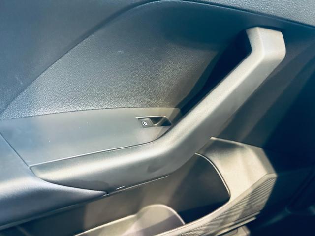 Ｔ－クロス ＴＳＩ　アクティブ　純正ディスプレイオーディオ　ａｐｐｌｅｃａｒｐｌａｙ　バックカメラ　純１６インチＡＷ　ＬＥＤヘッドライト　ルーフレール　スマートキー　パドルシフト　フロントアシスト　ＥＴＣ　ＵＳＢ　Ｂｌｕｅｔｏｏｔｈ（52枚目）