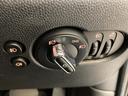 クーパー　純正ナビ　Ｂｌｕｅｔｏｏｔｈ／ＵＳＢ　バックカメラ　コーナセンサー　インテリジェントセーフティドライブレコーダー　　ＥＴＣ　シートヒーター　ＬＥＤヘッドライト　ＬＥＤフォグ　ユニオンジャックテール！！（9枚目）