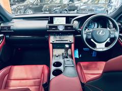 販売車輌は全て正規ディーラー車のみ。お乗りいただいてからもご安心いただける「フルサポート保証」。 3
