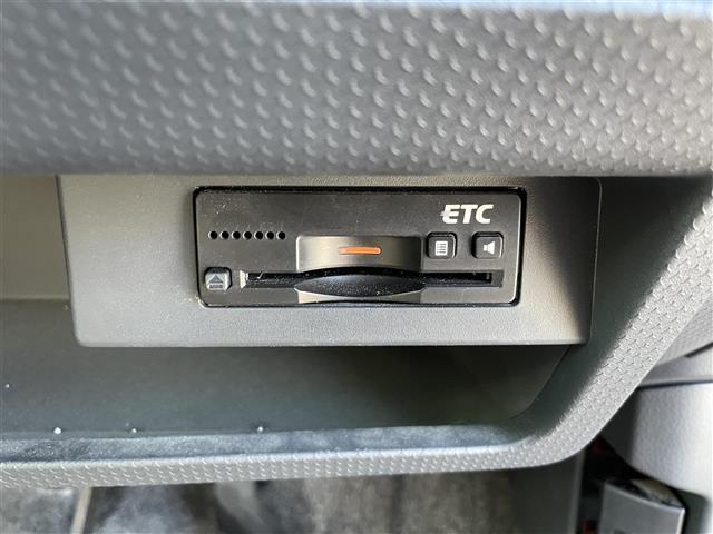 X ワンオーナー 社外ナビ フルセグテレビ USB DVD CD Bluetooth バックカメラ 衝突軽減ブレーキ 横滑り防止装置 運転席ヒートヒーター アイドリングストップ(8枚目)