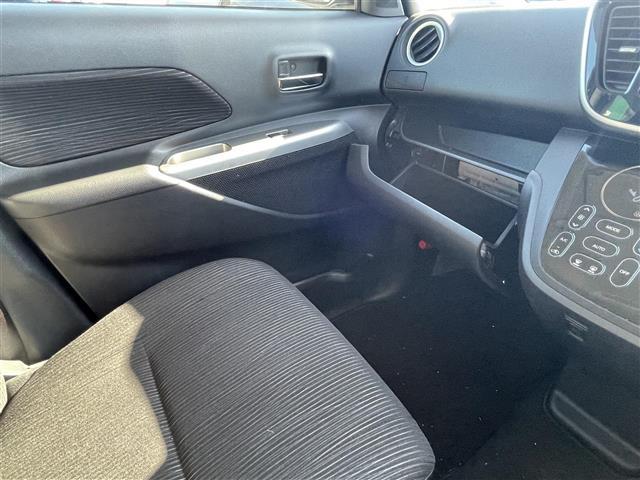 X Vセレクション 純正オーディオ FM/AM/CD/AUX 両側パワースライドドア 全周囲カメラ ETC 純正フロアマット 純正アルミホイール ドアバイザー アイドリングストップ 横滑り防止装置 衝突被害軽減システム(9枚目)