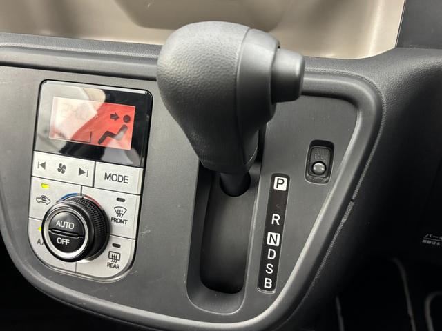パッソ モーダ　Ｓ　純正ナビ／バックカメラ／Ｂｌｕｅｔｏｏｔｈ／ワンセグＴＶ／ＣＤ／ＡＭ／ＦＭ／コーナーセンサー／ＬＥＤヘッドライト／オートエアコン／ＥＴＣ／プッシュスタート／スマートキー（29枚目）