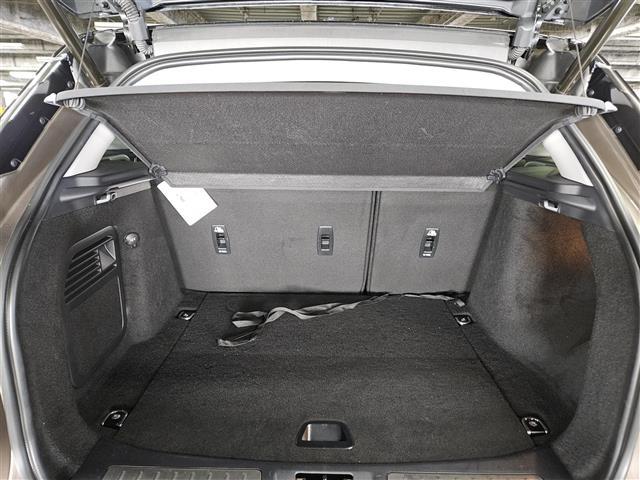 レンジローバーイヴォーク ＨＳＥダイナミック　禁煙車　ブラックデザインパック　バックカメラ　クルーズコントロール　パーキングアシストセンサー　ＨＩＤオートライト　ターボ　純正ナビ　フルセグ　ＥＴＣ　本革シート　前席パワーシート／シートヒーター（14枚目）