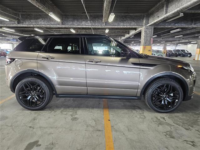 レンジローバーイヴォーク ＨＳＥダイナミック　禁煙車　ブラックデザインパック　バックカメラ　クルーズコントロール　パーキングアシストセンサー　ＨＩＤオートライト　ターボ　純正ナビ　フルセグ　ＥＴＣ　本革シート　前席パワーシート／シートヒーター（16枚目）