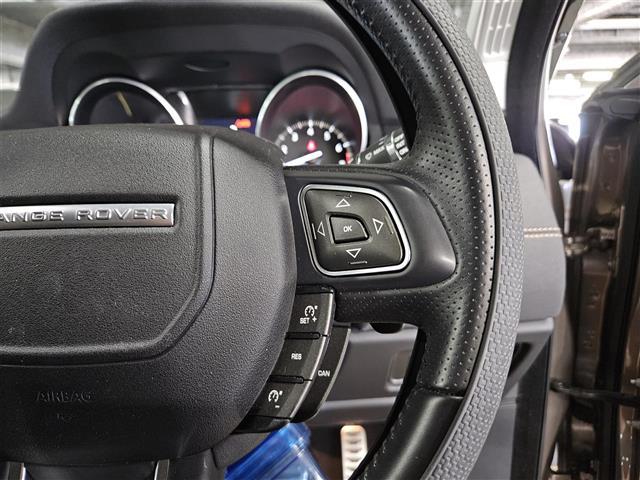 レンジローバーイヴォーク ＨＳＥダイナミック　禁煙車　ブラックデザインパック　バックカメラ　クルーズコントロール　パーキングアシストセンサー　ＨＩＤオートライト　ターボ　純正ナビ　フルセグ　ＥＴＣ　本革シート　前席パワーシート／シートヒーター（22枚目）