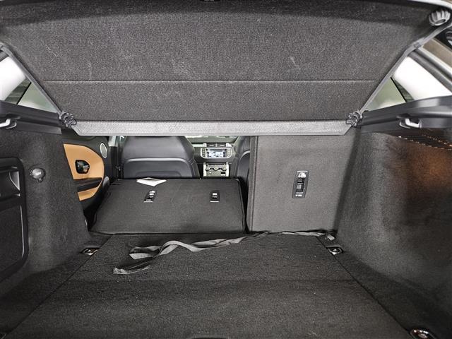 レンジローバーイヴォーク ＨＳＥダイナミック　禁煙車　ブラックデザインパック　バックカメラ　クルーズコントロール　パーキングアシストセンサー　ＨＩＤオートライト　ターボ　純正ナビ　フルセグ　ＥＴＣ　本革シート　前席パワーシート／シートヒーター（27枚目）