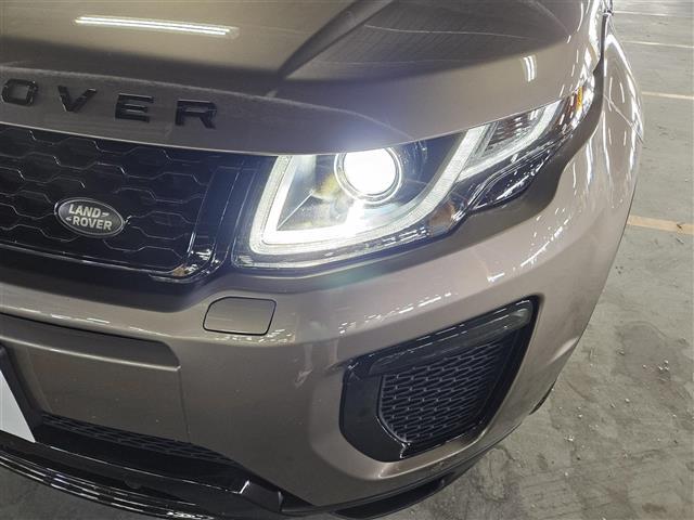 レンジローバーイヴォーク ＨＳＥダイナミック　禁煙車　ブラックデザインパック　バックカメラ　クルーズコントロール　パーキングアシストセンサー　ＨＩＤオートライト　ターボ　純正ナビ　フルセグ　ＥＴＣ　本革シート　前席パワーシート／シートヒーター（31枚目）