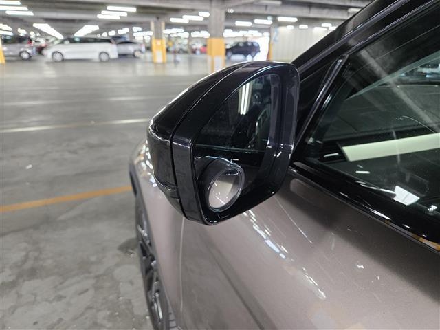レンジローバーイヴォーク ＨＳＥダイナミック　禁煙車　ブラックデザインパック　バックカメラ　クルーズコントロール　パーキングアシストセンサー　ＨＩＤオートライト　ターボ　純正ナビ　フルセグ　ＥＴＣ　本革シート　前席パワーシート／シートヒーター（32枚目）