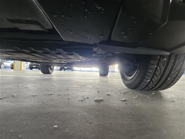 レンジローバーイヴォーク ＨＳＥダイナミック　禁煙車　ブラックデザインパック　バックカメラ　クルーズコントロール　パーキングアシストセンサー　ＨＩＤオートライト　ターボ　純正ナビ　フルセグ　ＥＴＣ　本革シート　前席パワーシート／シートヒーター（38枚目）