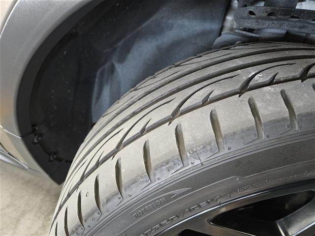 レンジローバーイヴォーク ＨＳＥダイナミック　禁煙車　ブラックデザインパック　バックカメラ　クルーズコントロール　パーキングアシストセンサー　ＨＩＤオートライト　ターボ　純正ナビ　フルセグ　ＥＴＣ　本革シート　前席パワーシート／シートヒーター（40枚目）