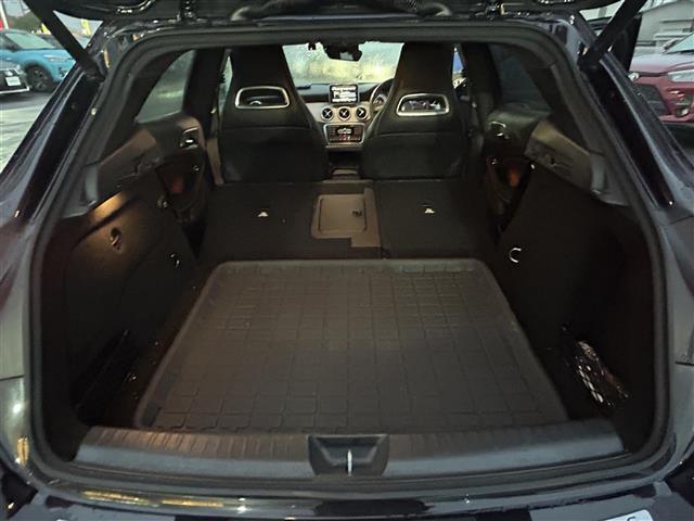 GLAクラス GLA250 4マチック 禁煙車 純正ナビ バックカメラ 緊急ブレーキ機能 前後コーナーセンサー シートヒーター ドラレコ 電動リアゲート ヒルホルダー ステリモ クルコン 18型AW LEDヘッドライト オートハイビーム(33枚目)