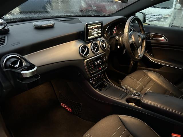 GLAクラス GLA250 4マチック 禁煙車 純正ナビ バックカメラ 緊急ブレーキ機能 前後コーナーセンサー シートヒーター ドラレコ 電動リアゲート ヒルホルダー ステリモ クルコン 18型AW LEDヘッドライト オートハイビーム(36枚目)