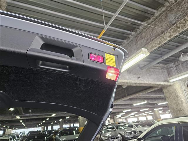 Cクラスステーションワゴン C180ステーションワゴン アバンギャルド 禁煙車 バックカメラ レーダーセーフティパッケージ HIDヘッドランプ インテリジェントライトシステム ターボ 純正ナビTV 半革シート 前席パワーシート・メモリー スマートキー 純正18インチAW(7枚目)
