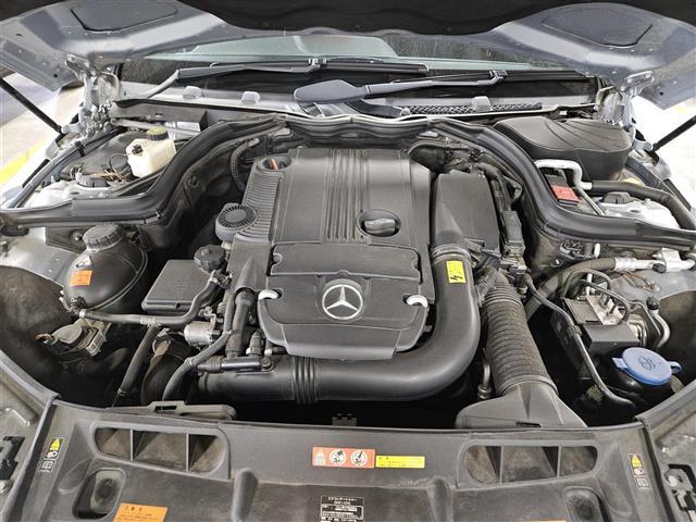 Cクラスステーションワゴン C180ステーションワゴン アバンギャルド 禁煙車 バックカメラ レーダーセーフティパッケージ HIDヘッドランプ インテリジェントライトシステム ターボ 純正ナビTV 半革シート 前席パワーシート・メモリー スマートキー 純正18インチAW(8枚目)