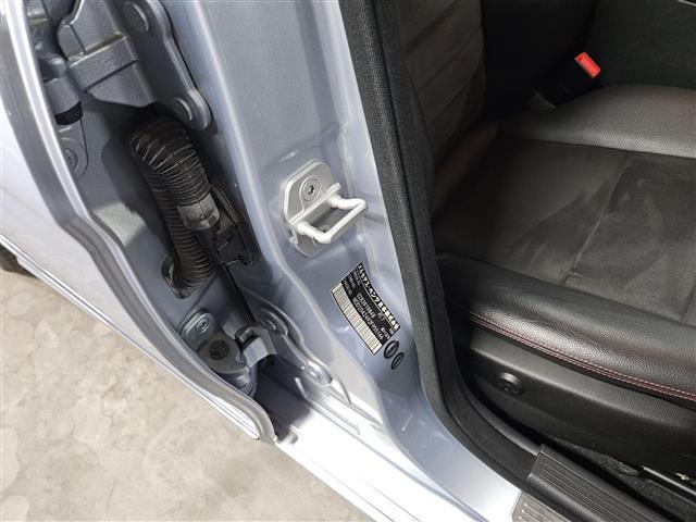 Cクラスステーションワゴン C180ステーションワゴン アバンギャルド 禁煙車 バックカメラ レーダーセーフティパッケージ HIDヘッドランプ インテリジェントライトシステム ターボ 純正ナビTV 半革シート 前席パワーシート・メモリー スマートキー 純正18インチAW(40枚目)