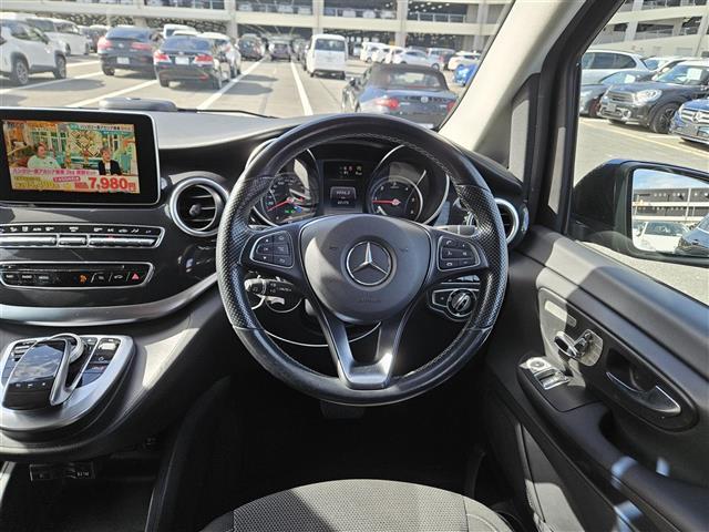 Vクラス V220d 禁煙車 レーダーセーフティPKG 360°カメラ 前後ドラレコ ターボ LEDヘッドランプ インテリジェントライトシステム 純正8型ナビ 後席用モニター 両側パワスラ 電動Rゲート ETC2.0(2枚目)