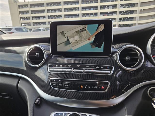 Vクラス V220d 禁煙車 レーダーセーフティPKG 360°カメラ 前後ドラレコ ターボ LEDヘッドランプ インテリジェントライトシステム 純正8型ナビ 後席用モニター 両側パワスラ 電動Rゲート ETC2.0(3枚目)