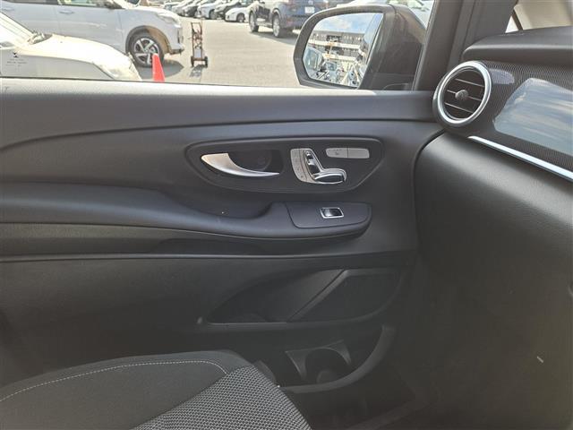 Vクラス V220d 禁煙車 レーダーセーフティPKG 360°カメラ 前後ドラレコ ターボ LEDヘッドランプ インテリジェントライトシステム 純正8型ナビ 後席用モニター 両側パワスラ 電動Rゲート ETC2.0(9枚目)