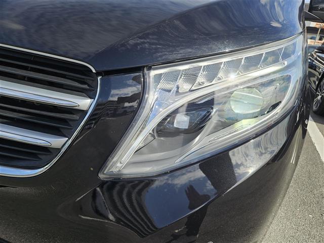 Vクラス V220d 禁煙車 レーダーセーフティPKG 360°カメラ 前後ドラレコ ターボ LEDヘッドランプ インテリジェントライトシステム 純正8型ナビ 後席用モニター 両側パワスラ 電動Rゲート ETC2.0(11枚目)