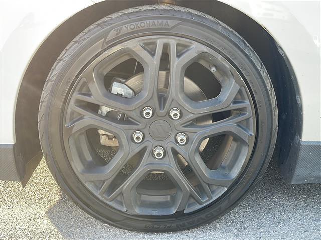 スイフトスポーツ ベースグレード ☆純正SDナビ(フルセグTV/CD,DVD再生/BT)/☆アラウンドビューモニター/☆シートヒーター/☆ローダウン/☆HKSマフラー/☆ビルトインETC/☆純正フロアマット/☆オートライト(10枚目)