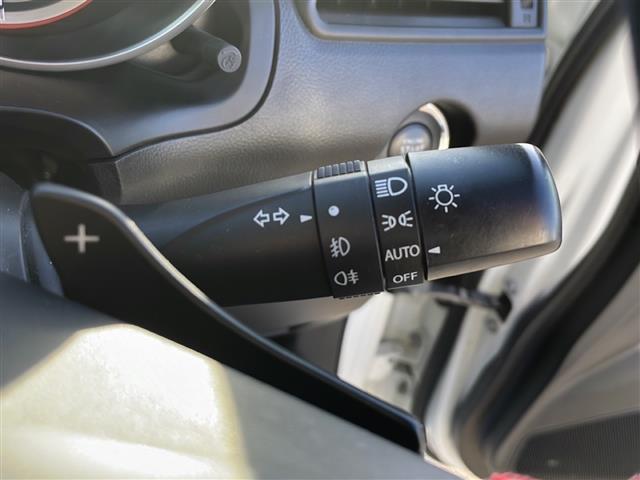 スイフトスポーツ ベースグレード ☆純正SDナビ(フルセグTV/CD,DVD再生/BT)/☆アラウンドビューモニター/☆シートヒーター/☆ローダウン/☆HKSマフラー/☆ビルトインETC/☆純正フロアマット/☆オートライト(20枚目)