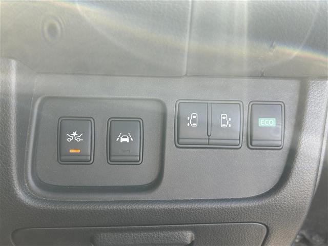 セレナ ハイウェイスター S-ハイブリッド 禁煙 純正ナビ アラウンドユーモニター エマージェンシーブレーキ 3列シート 両側パワスラ コーナーセンサー 純正フロアマット 純正16AW HIDヘッドライト ETC スマートキー プッシュスタート(3枚目)