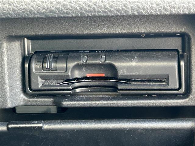 セレナ ハイウェイスター S-ハイブリッド 禁煙 純正ナビ アラウンドユーモニター エマージェンシーブレーキ 3列シート 両側パワスラ コーナーセンサー 純正フロアマット 純正16AW HIDヘッドライト ETC スマートキー プッシュスタート(6枚目)