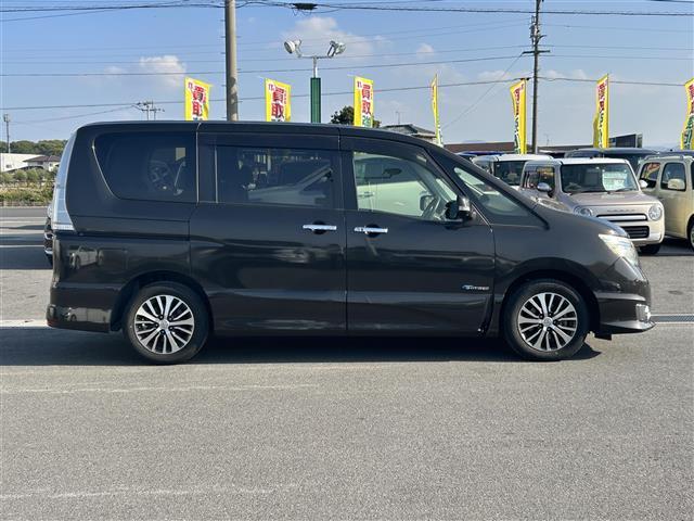 セレナ ハイウェイスター S-ハイブリッド 禁煙 純正ナビ アラウンドユーモニター エマージェンシーブレーキ 3列シート 両側パワスラ コーナーセンサー 純正フロアマット 純正16AW HIDヘッドライト ETC スマートキー プッシュスタート(12枚目)