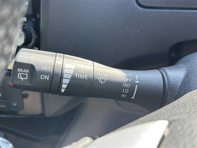 セレナ ハイウェイスター S-ハイブリッド 禁煙 純正ナビ アラウンドユーモニター エマージェンシーブレーキ 3列シート 両側パワスラ コーナーセンサー 純正フロアマット 純正16AW HIDヘッドライト ETC スマートキー プッシュスタート(17枚目)