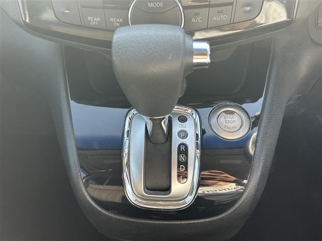 セレナ ハイウェイスター S-ハイブリッド 禁煙 純正ナビ アラウンドユーモニター エマージェンシーブレーキ 3列シート 両側パワスラ コーナーセンサー 純正フロアマット 純正16AW HIDヘッドライト ETC スマートキー プッシュスタート(19枚目)