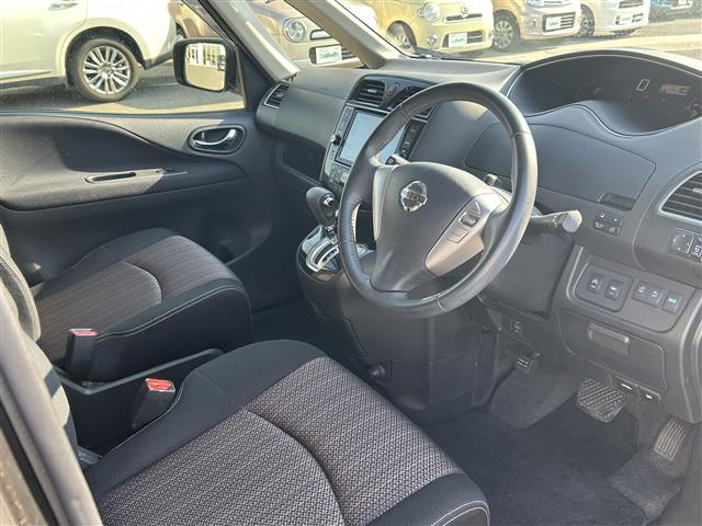 セレナ ハイウェイスター S-ハイブリッド 禁煙 純正ナビ アラウンドユーモニター エマージェンシーブレーキ 3列シート 両側パワスラ コーナーセンサー 純正フロアマット 純正16AW HIDヘッドライト ETC スマートキー プッシュスタート(26枚目)