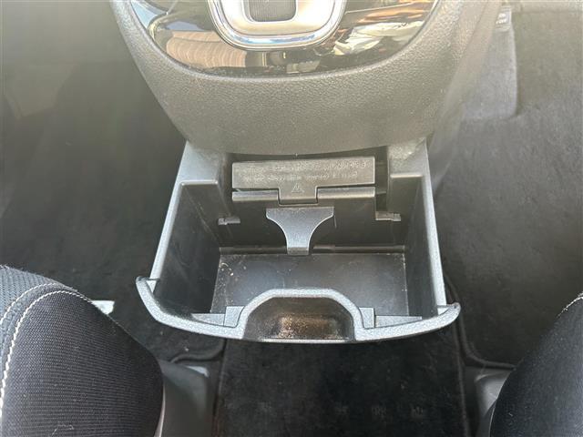 セレナ ハイウェイスター S-ハイブリッド 禁煙 純正ナビ アラウンドユーモニター エマージェンシーブレーキ 3列シート 両側パワスラ コーナーセンサー 純正フロアマット 純正16AW HIDヘッドライト ETC スマートキー プッシュスタート(35枚目)