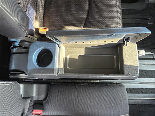 セレナ ハイウェイスター S-ハイブリッド 禁煙 純正ナビ アラウンドユーモニター エマージェンシーブレーキ 3列シート 両側パワスラ コーナーセンサー 純正フロアマット 純正16AW HIDヘッドライト ETC スマートキー プッシュスタート(37枚目)