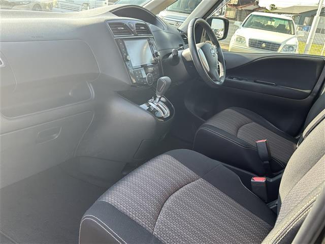 セレナ ハイウェイスター S-ハイブリッド 禁煙 純正ナビ アラウンドユーモニター エマージェンシーブレーキ 3列シート 両側パワスラ コーナーセンサー 純正フロアマット 純正16AW HIDヘッドライト ETC スマートキー プッシュスタート(38枚目)