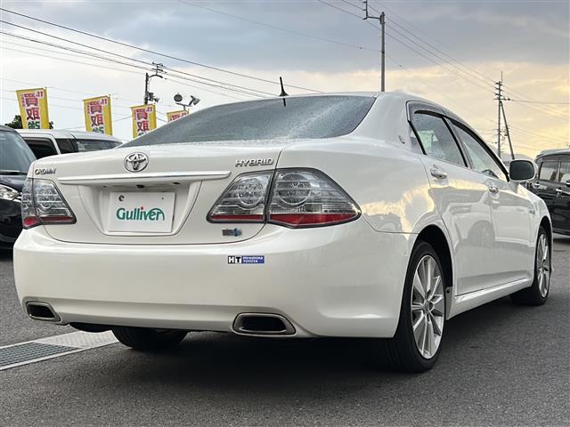 クラウンハイブリッド ベースグレード　純正ナビ（フルセグＴＶ／ＣＤ，ＤＶＤ／ＢＴ）／バックカメラ／サンルーフ／全席パワーシート／シートメモリー／オートライト／ＨＩＤヘッドライト／ビルトインＥＴＣ（6枚目）