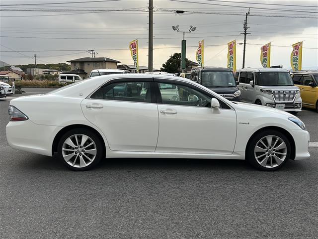 クラウンハイブリッド ベースグレード　純正ナビ（フルセグＴＶ／ＣＤ，ＤＶＤ／ＢＴ）／バックカメラ／サンルーフ／全席パワーシート／シートメモリー／オートライト／ＨＩＤヘッドライト／ビルトインＥＴＣ（7枚目）