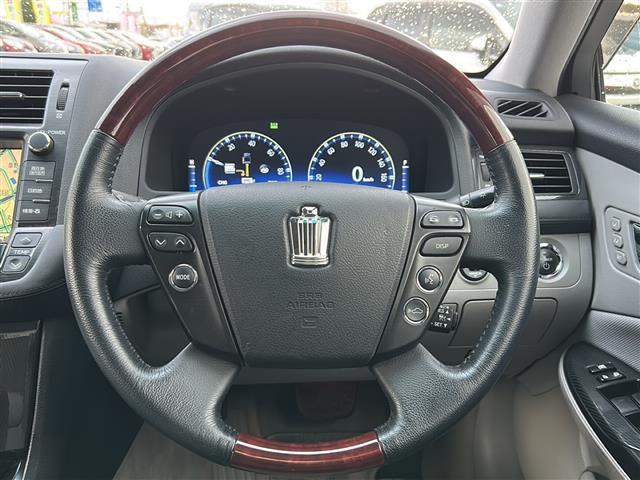 クラウンハイブリッド ベースグレード　純正ナビ（フルセグＴＶ／ＣＤ，ＤＶＤ／ＢＴ）／バックカメラ／サンルーフ／全席パワーシート／シートメモリー／オートライト／ＨＩＤヘッドライト／ビルトインＥＴＣ（15枚目）