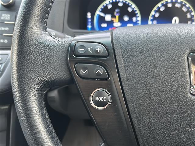 クラウンハイブリッド ベースグレード　純正ナビ（フルセグＴＶ／ＣＤ，ＤＶＤ／ＢＴ）／バックカメラ／サンルーフ／全席パワーシート／シートメモリー／オートライト／ＨＩＤヘッドライト／ビルトインＥＴＣ（16枚目）