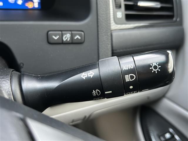 クラウンハイブリッド ベースグレード　純正ナビ（フルセグＴＶ／ＣＤ，ＤＶＤ／ＢＴ）／バックカメラ／サンルーフ／全席パワーシート／シートメモリー／オートライト／ＨＩＤヘッドライト／ビルトインＥＴＣ（18枚目）