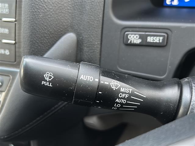 クラウンハイブリッド ベースグレード　純正ナビ（フルセグＴＶ／ＣＤ，ＤＶＤ／ＢＴ）／バックカメラ／サンルーフ／全席パワーシート／シートメモリー／オートライト／ＨＩＤヘッドライト／ビルトインＥＴＣ（19枚目）