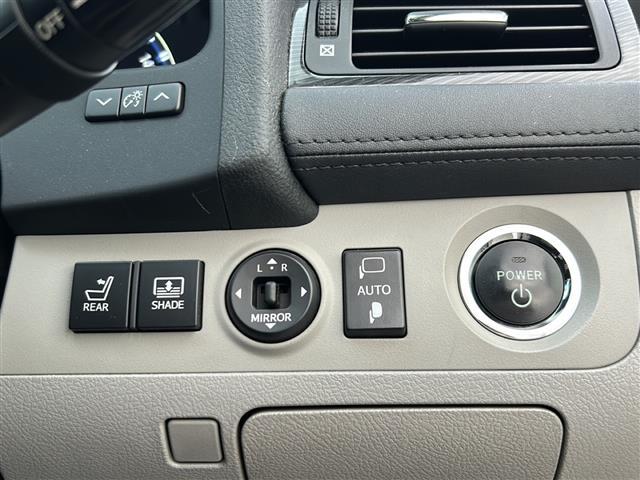 クラウンハイブリッド ベースグレード　純正ナビ（フルセグＴＶ／ＣＤ，ＤＶＤ／ＢＴ）／バックカメラ／サンルーフ／全席パワーシート／シートメモリー／オートライト／ＨＩＤヘッドライト／ビルトインＥＴＣ（22枚目）