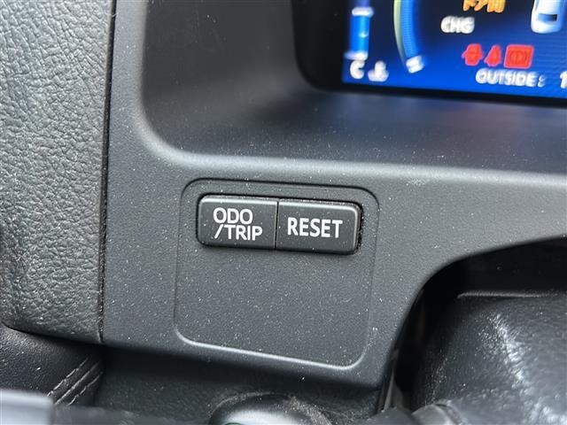 クラウンハイブリッド ベースグレード　純正ナビ（フルセグＴＶ／ＣＤ，ＤＶＤ／ＢＴ）／バックカメラ／サンルーフ／全席パワーシート／シートメモリー／オートライト／ＨＩＤヘッドライト／ビルトインＥＴＣ（24枚目）