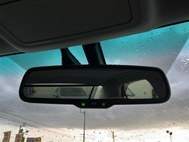 クラウンハイブリッド ベースグレード　純正ナビ（フルセグＴＶ／ＣＤ，ＤＶＤ／ＢＴ）／バックカメラ／サンルーフ／全席パワーシート／シートメモリー／オートライト／ＨＩＤヘッドライト／ビルトインＥＴＣ（31枚目）