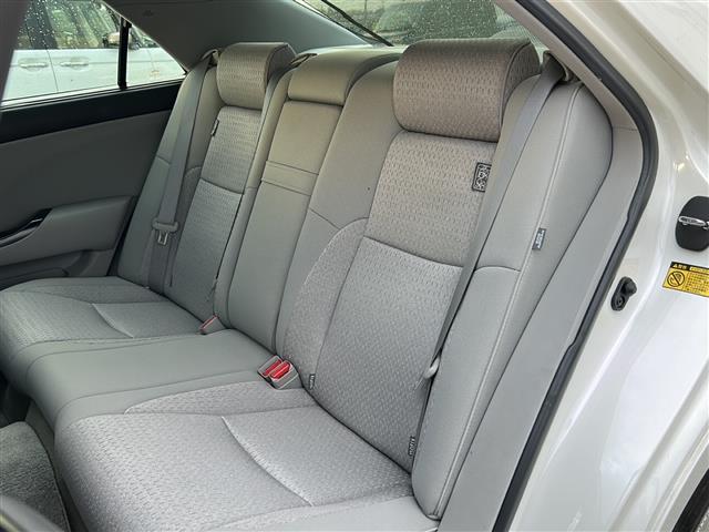 クラウンハイブリッド ベースグレード　純正ナビ（フルセグＴＶ／ＣＤ，ＤＶＤ／ＢＴ）／バックカメラ／サンルーフ／全席パワーシート／シートメモリー／オートライト／ＨＩＤヘッドライト／ビルトインＥＴＣ（38枚目）