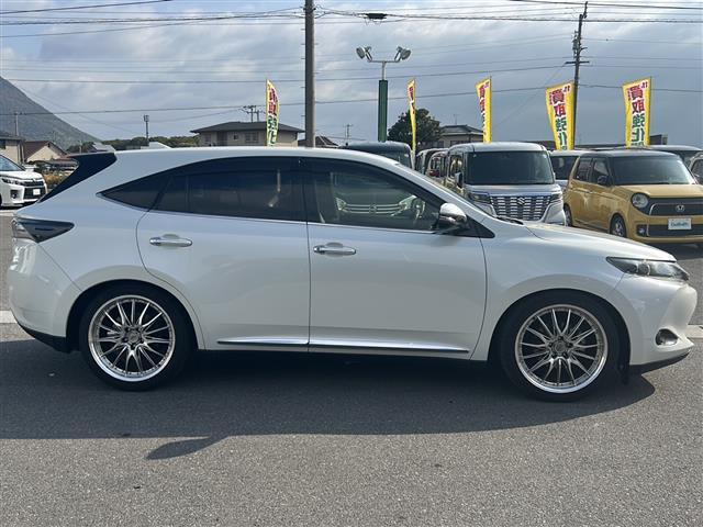 ハリアー 社外ナビ(フルセグTV/CD,DVD/BT)/バックカメラ/電動リアゲート/ドライブレコーダー/パワーシート/社外アルミホイール/ローダウン/オートライト/アイドリングストップ(9枚目)