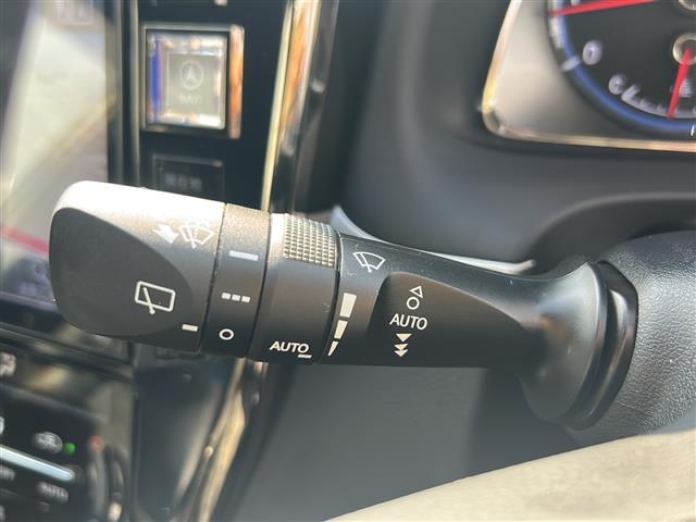 ハリアー 社外ナビ(フルセグTV/CD,DVD/BT)/バックカメラ/電動リアゲート/ドライブレコーダー/パワーシート/社外アルミホイール/ローダウン/オートライト/アイドリングストップ(21枚目)