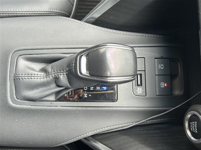 ハリアー Ｚ　レザーパッケージ　Ｔ－Ｃｏｎｎｅｃｔ　ＳＤナビ＋ＪＢＬプレミアムサウンドシステム（フルセグＴＶ／ＢＴ）／ＡＶＭ／ＨＵＤ／ＢＳＭ／デジタルインナーミラー／ステアリングヒーター／モデリスタ／ガラスルーフ／ＥＴＣ２．０（13枚目）