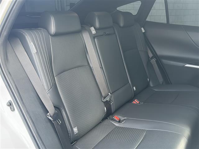 ハリアー Ｚ　レザーパッケージ　Ｔ－Ｃｏｎｎｅｃｔ　ＳＤナビ＋ＪＢＬプレミアムサウンドシステム（フルセグＴＶ／ＢＴ）／ＡＶＭ／ＨＵＤ／ＢＳＭ／デジタルインナーミラー／ステアリングヒーター／モデリスタ／ガラスルーフ／ＥＴＣ２．０（32枚目）